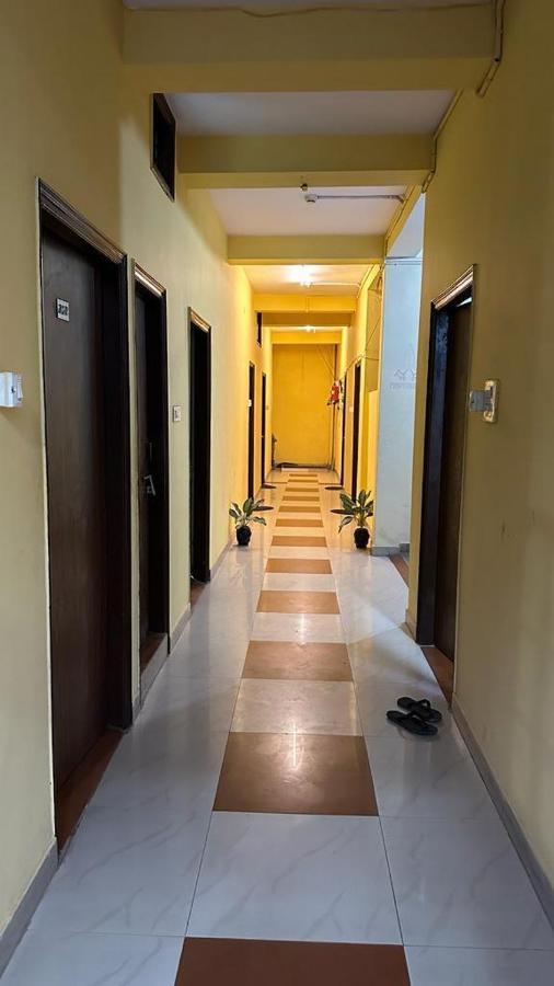 Hotel Aparajita Waranasi Zewnętrze zdjęcie