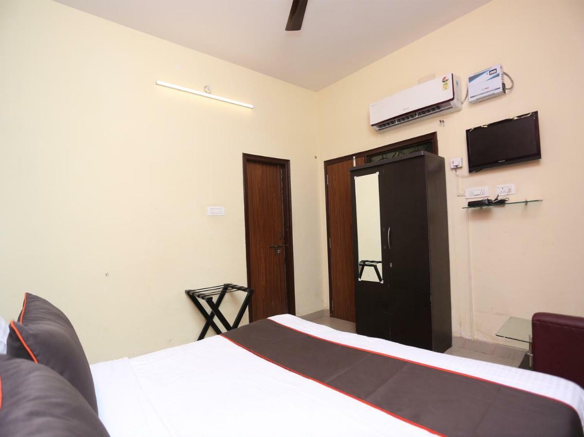 Hotel Aparajita Waranasi Zewnętrze zdjęcie