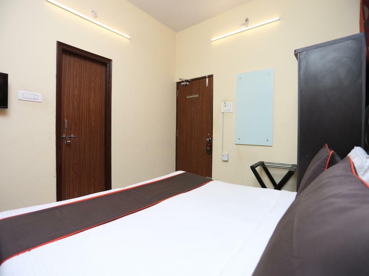 Hotel Aparajita Waranasi Zewnętrze zdjęcie